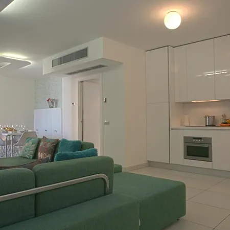 Sleeps 4 Pool Air Con T421414 *