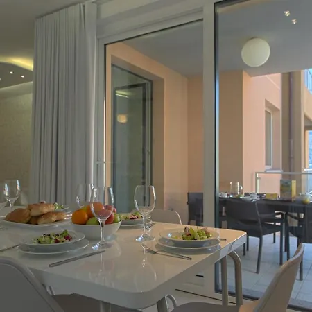 Apartment Sleeps 4 Pool Air Con T421414 Maccagno
