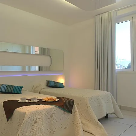 Sleeps 4 Pool Air Con T421414 *