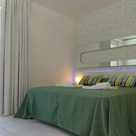Apartment Sleeps 4 Pool Air Con T421414